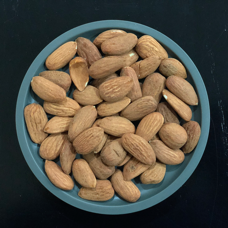 Almendra Valencia con piel